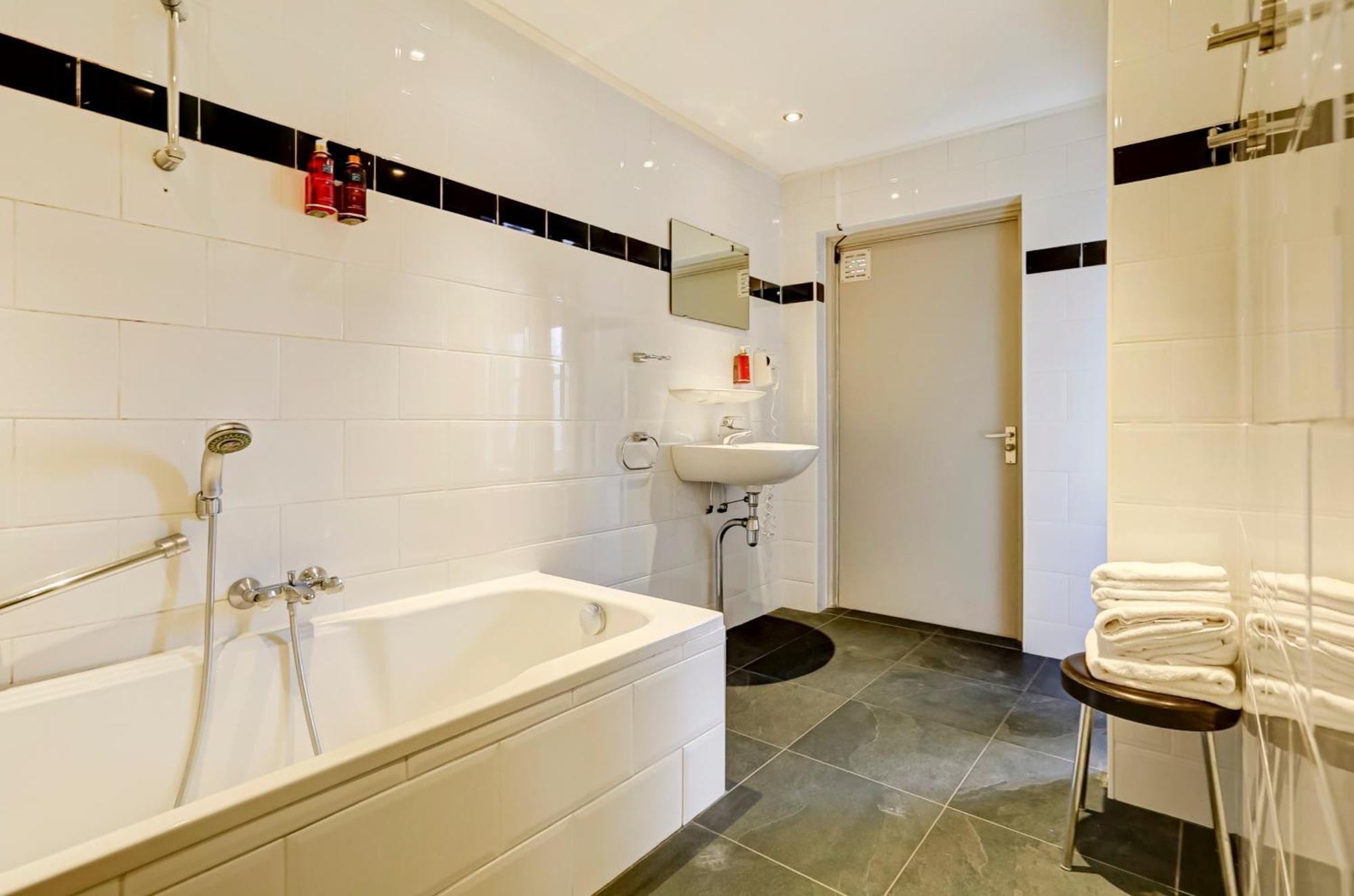 Hotel Brasserie Den Engel Baarle-Nassau Exteriör bild
