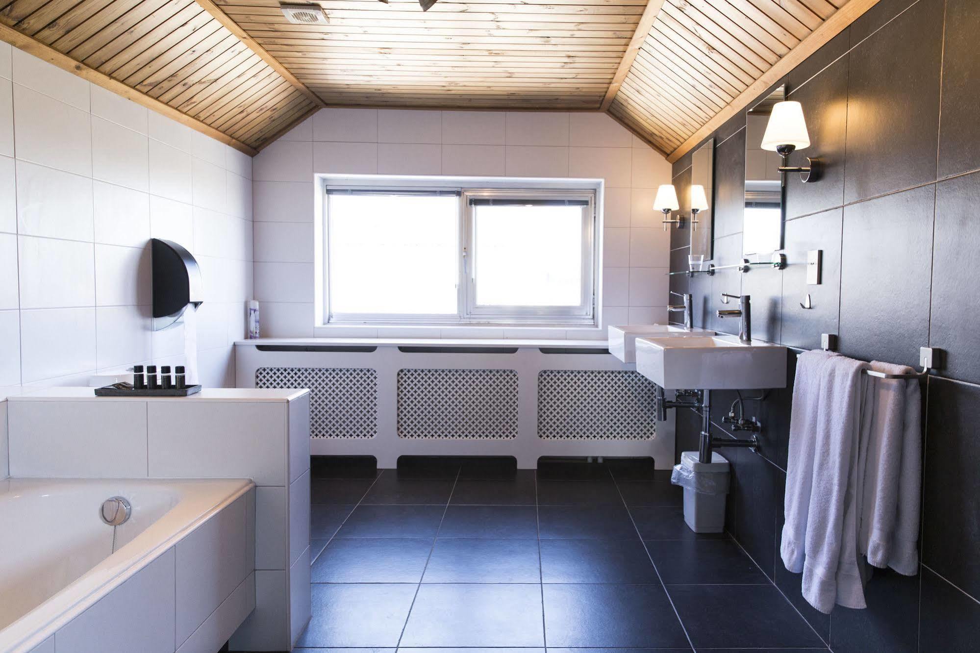 Hotel Brasserie Den Engel Baarle-Nassau Exteriör bild